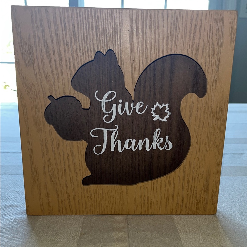 Wooden Squirrel Decor with 'Give Thanks' Design